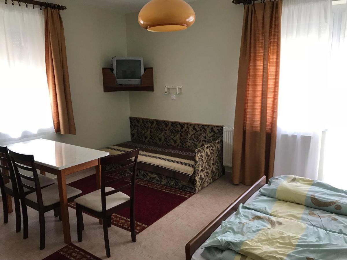 Izabella Panzio Bed & Breakfast Hajdúszoboszló Dış mekan fotoğraf
