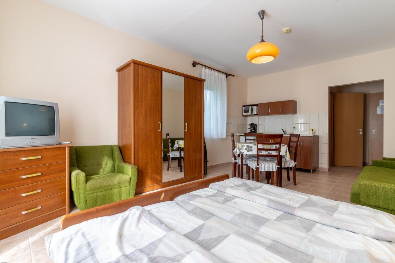 Izabella Panzio Bed & Breakfast Hajdúszoboszló Dış mekan fotoğraf