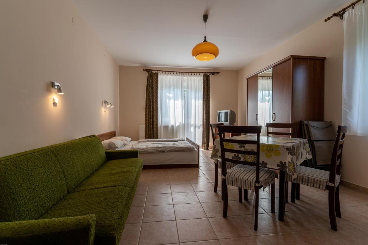 Izabella Panzio Bed & Breakfast Hajdúszoboszló Dış mekan fotoğraf